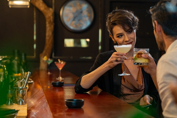 Vous cherchez un bar à l'ambiance branchée et décontractée ? C'est au Blue Night que ça se passe ! 